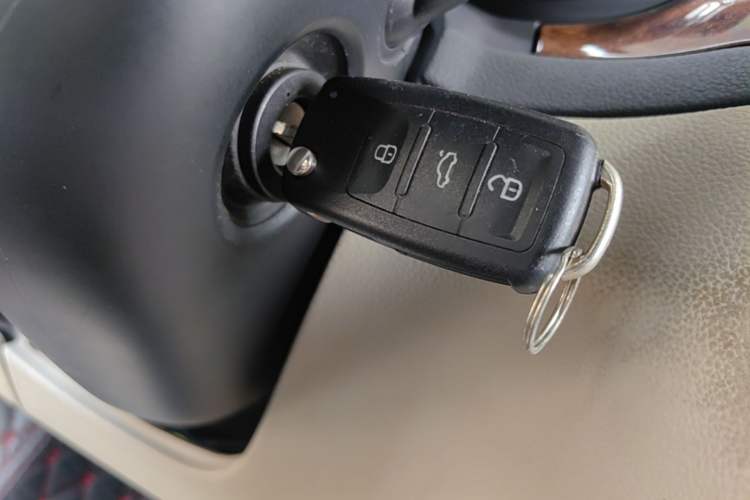 Used Skoda Superb 2012 1.8TSI Automatic Elegant Edition Vehicle Key