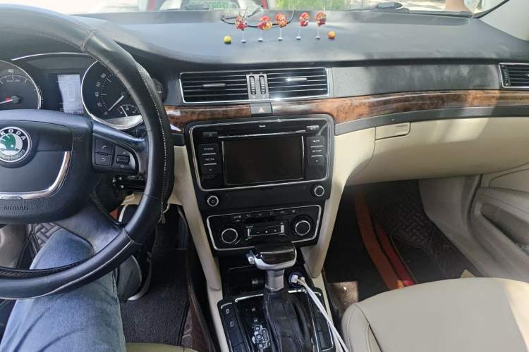 Used Skoda Superb 2012 1.8TSI Automatic Prestige Edition Audio And AC Panel