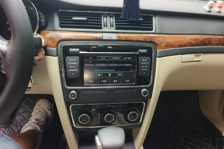 Used Skoda Superb 2012 1.8TSI Automatic Elegant Edition Audio And AC Panel