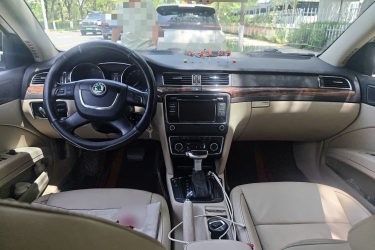 Used Skoda Superb 2012 1.8TSI Automatic Prestige Edition Center Console