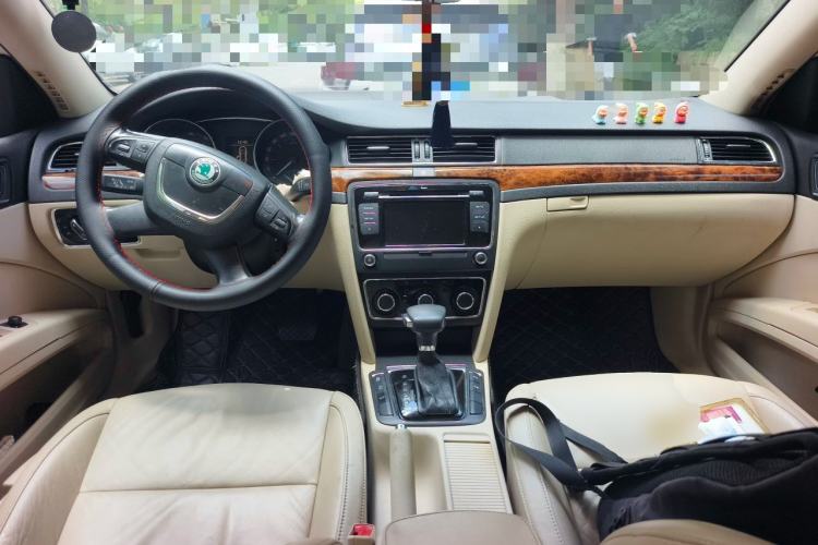 Used Skoda Superb 2012 1.8TSI Automatic Elegant Edition Center Console