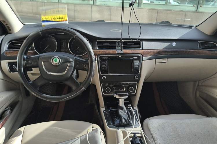 Used Skoda Superb 2012 1.8TSI Automatic Prestige Edition Center Console