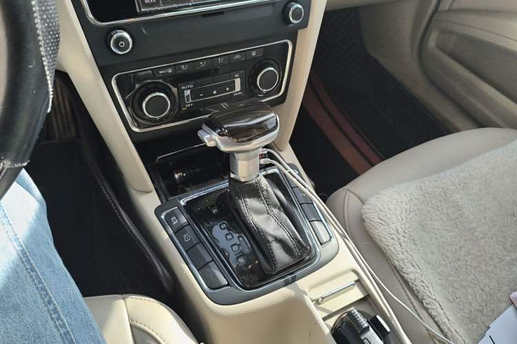 Used Skoda Superb 2012 1.8TSI Automatic Prestige Edition Gear Lever