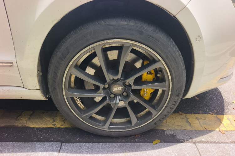Used Skoda Superb 2012 1.8TSI Automatic Elegant Edition Right Front Wheel Hub