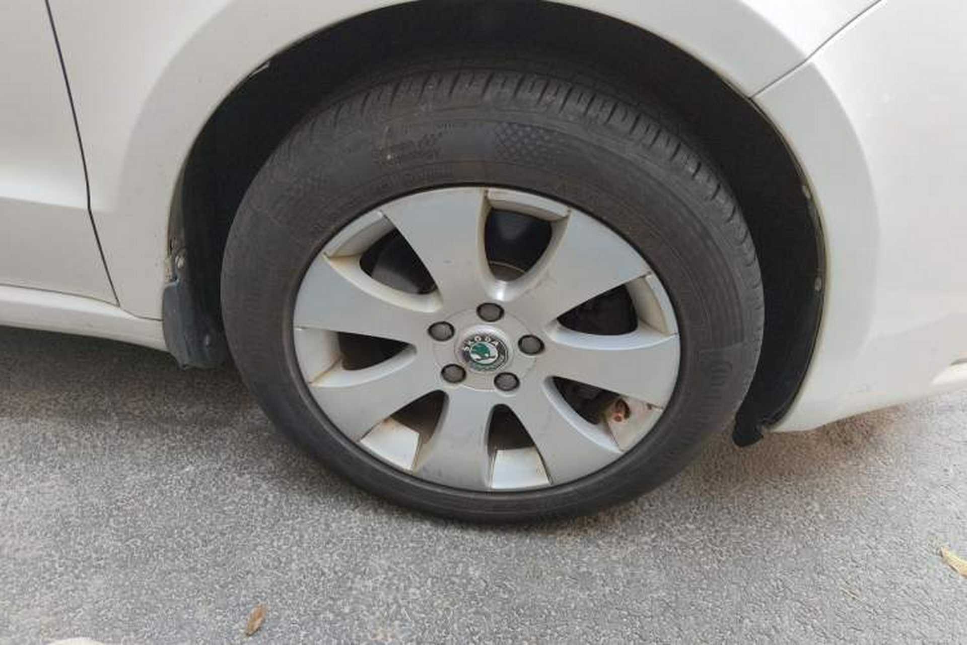 Used Skoda Superb 2012 1.4TSI DSG Zhiya Edition Right Front Wheel Hub