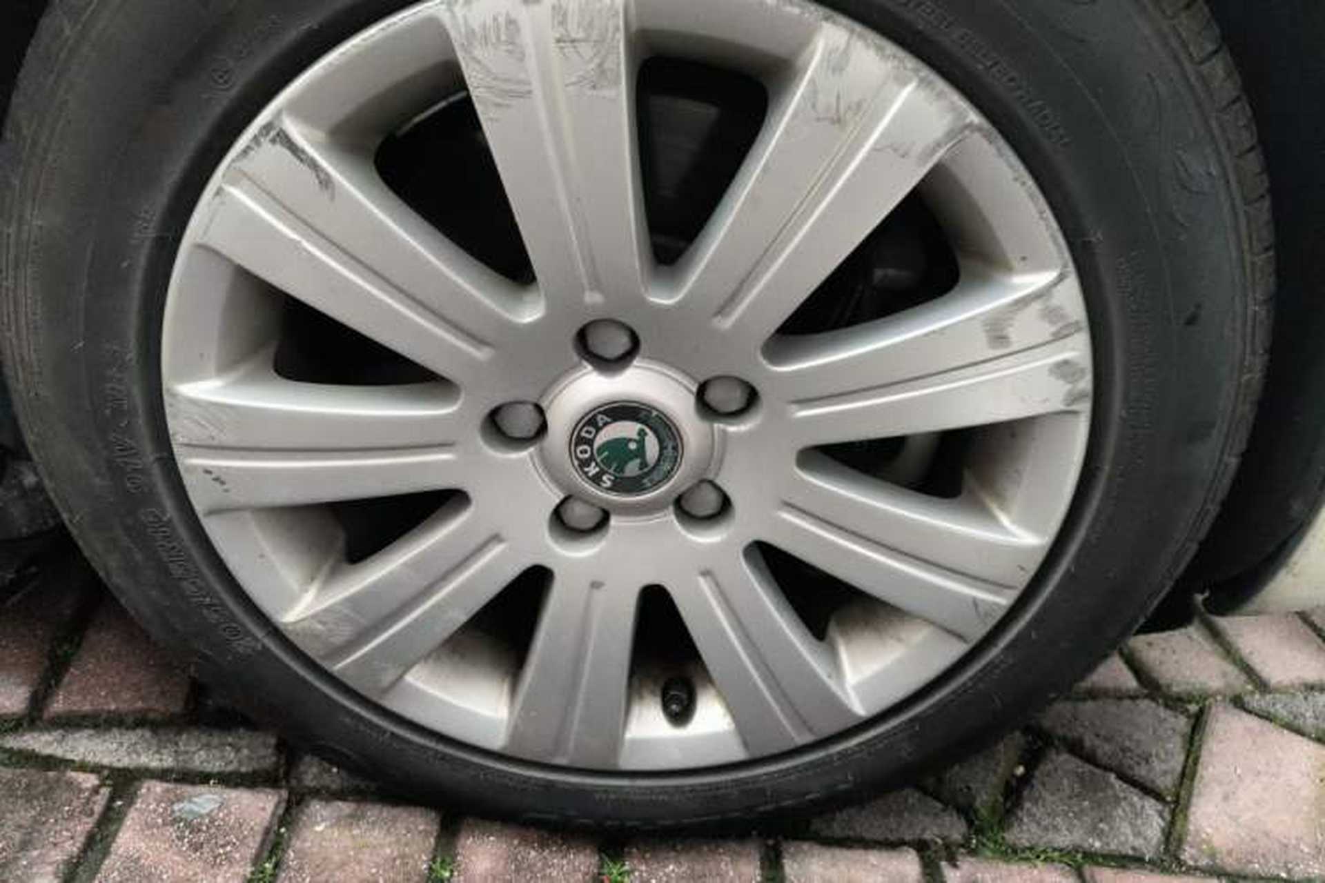 Used Skoda Superb 2012 1.8TSI Automatic Prestige Edition Right Front Wheel Hub