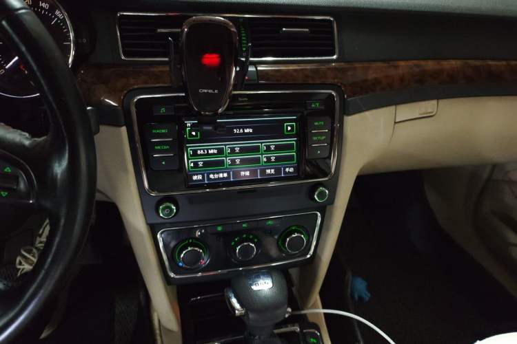 Used Skoda Superb 2012 1.4TSI DSG Elegant Edition Audio And AC Panel
