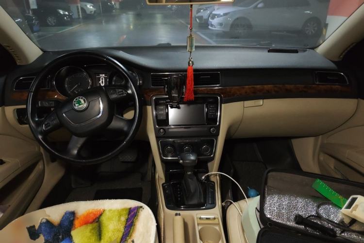 Used Skoda Superb 2012 1.4TSI DSG Elegant Edition Center Console