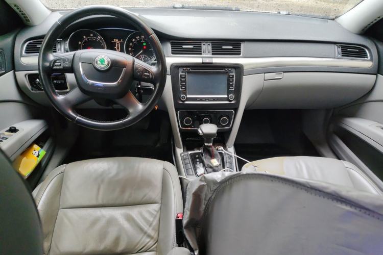 Used Skoda Superb 2012 1.8TSI Automatic Elegant Edition Center Console
