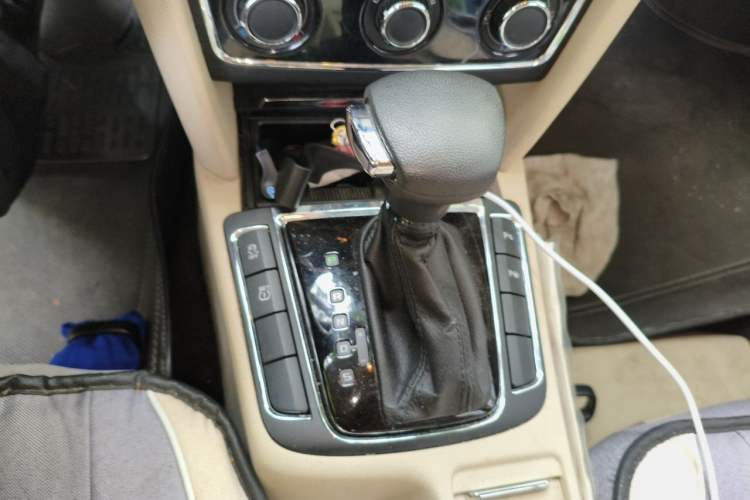 Used Skoda Superb 2012 1.8TSI Automatic Elegant Edition Gear Lever