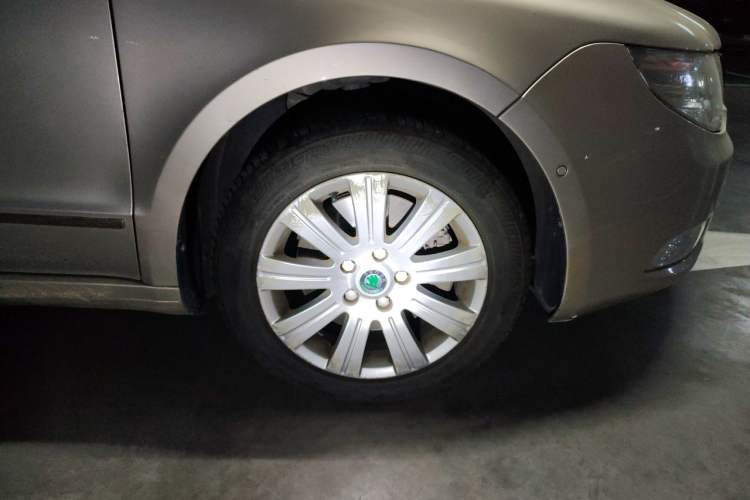 Used Skoda Superb 2012 1.4TSI DSG Elegant Edition Right Front Wheel Hub