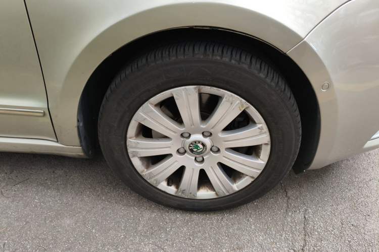 Used Skoda Superb 2012 1.8TSI Automatic Elegant Edition Right Front Wheel Hub