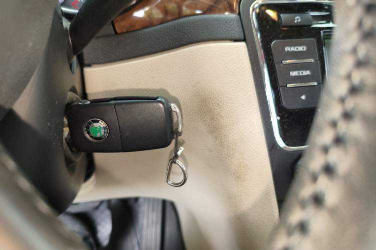 Used Skoda Superb 2012 1.8TSI Automatic Elegant Edition Vehicle Key