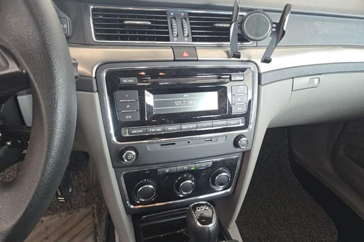 Used Skoda Superb 2013 1.4TSI DSG Sport Edition Audio And AC Panel