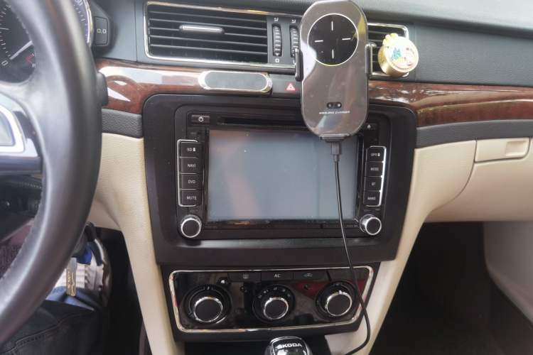 Used Skoda Superb 2013 1.8TSI Automatic MingShi Edition Audio And AC Panel