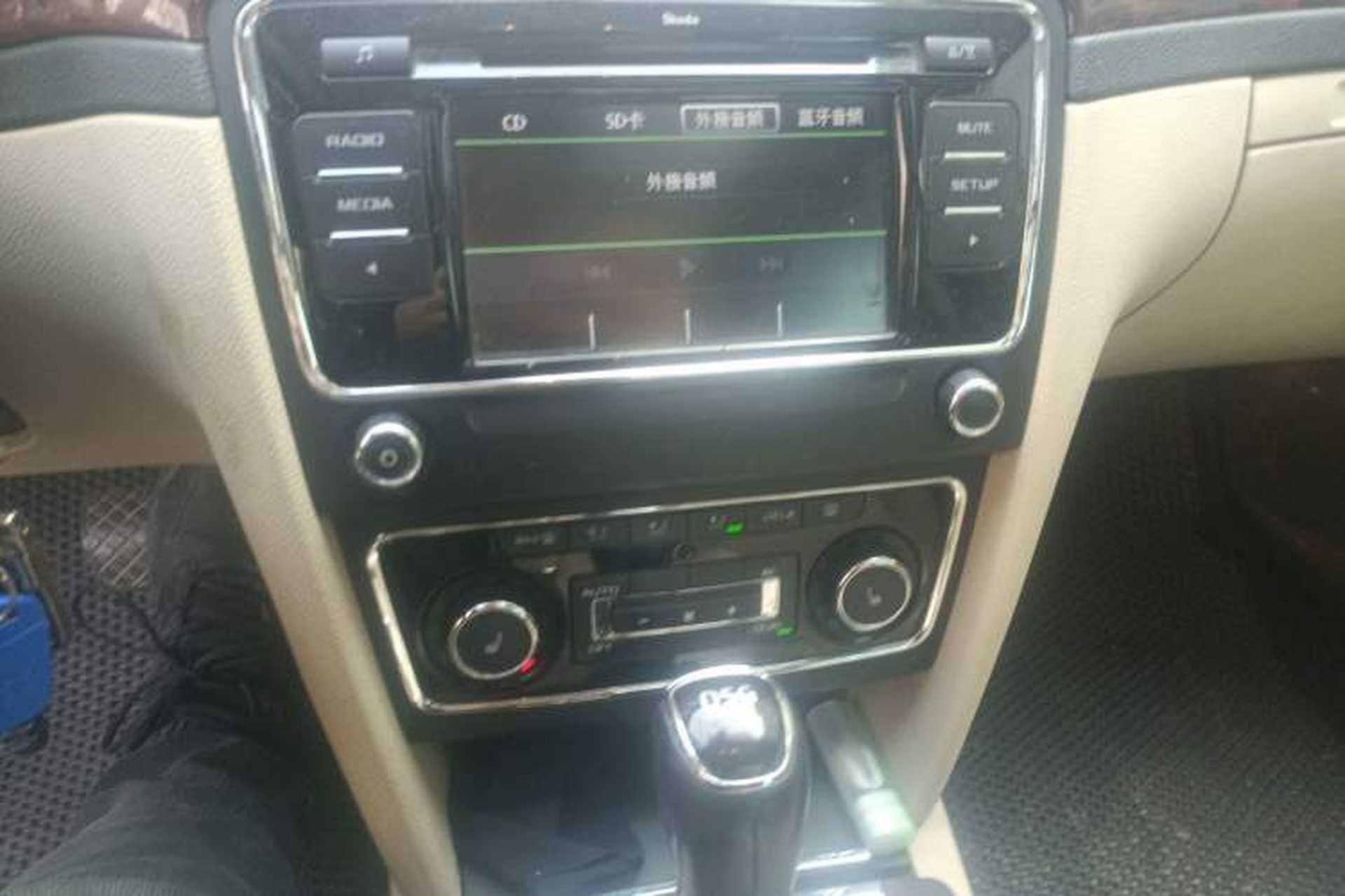 Used Skoda Superb 2013 Travel Edition 2.0 TSI Prestige Version Audio And AC Panel