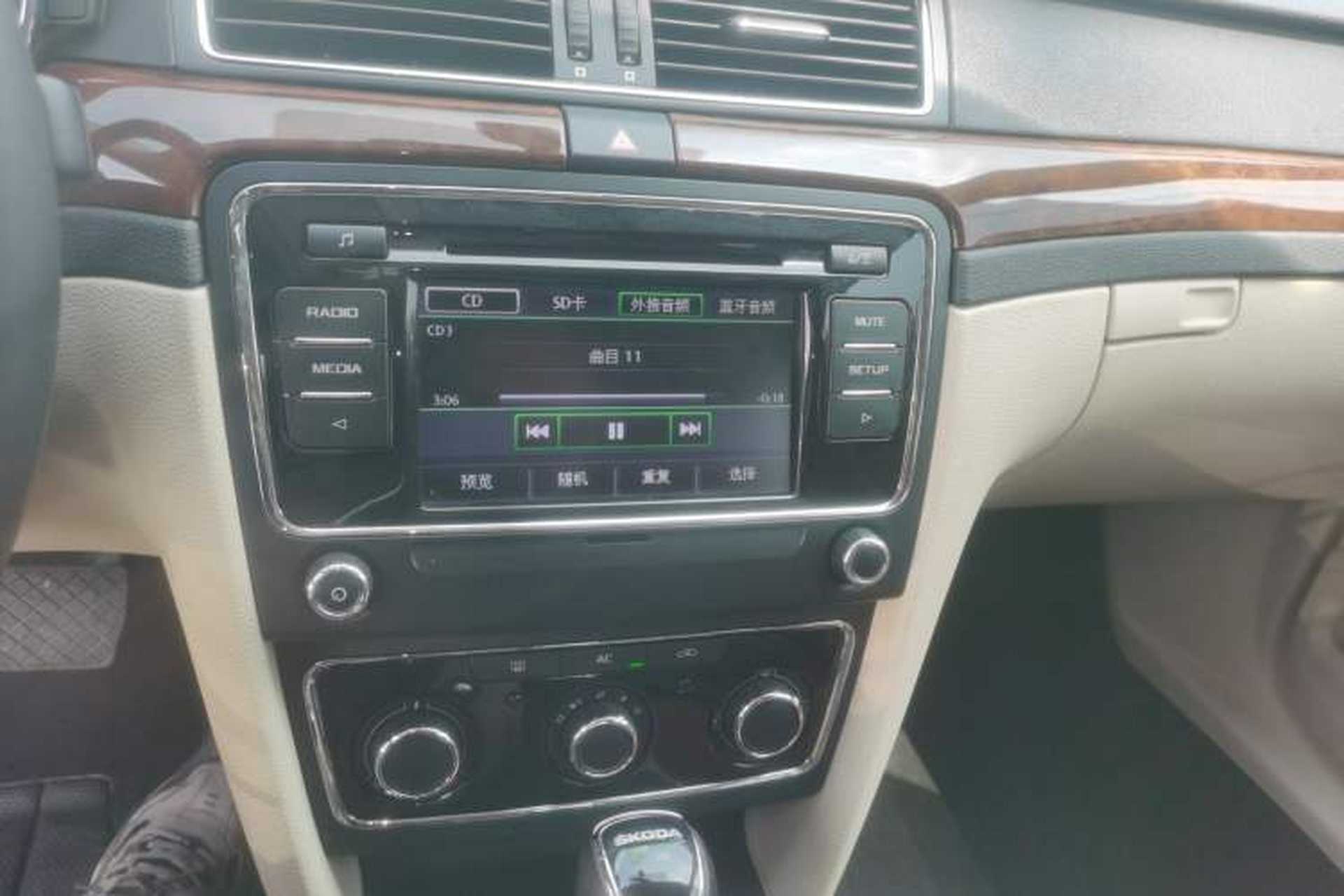 Used Skoda Superb 2013 1.8TSI Automatic MingShi Edition Audio And AC Panel