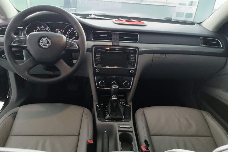 Used Skoda Superb 2013 1.8TSI Automatic MingShi Edition Audio And AC Panel