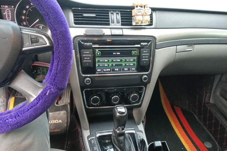 Used Skoda Superb 2013 1.8TSI Automatic MingShi Edition Audio And AC Panel