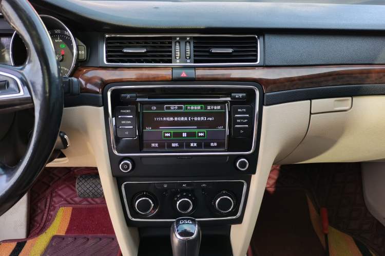 Used Skoda Superb 2013 1.4 TSI DSG Prestige Edition Audio And AC Panel
