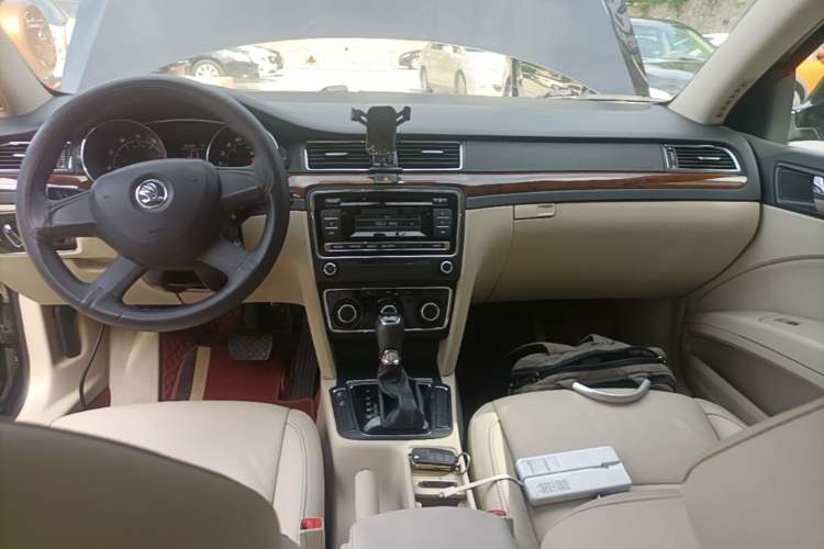 Used Skoda Superb 2013 1.8TSI Automatic MingShi Edition Audio And AC Panel