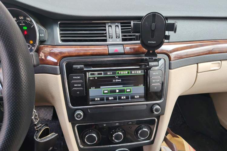 Used Skoda Superb 2013 1.8TSI Automatic MingShi Edition Audio And AC Panel