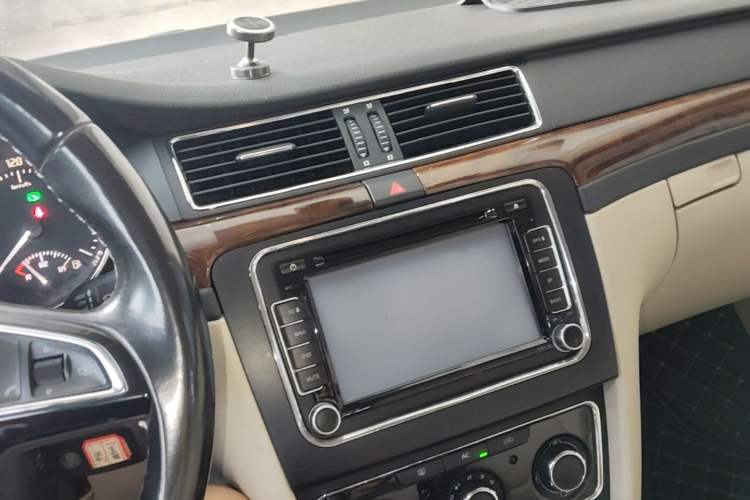Used Skoda Superb 2013 1.8TSI Automatic MingShi Edition Audio And AC Panel