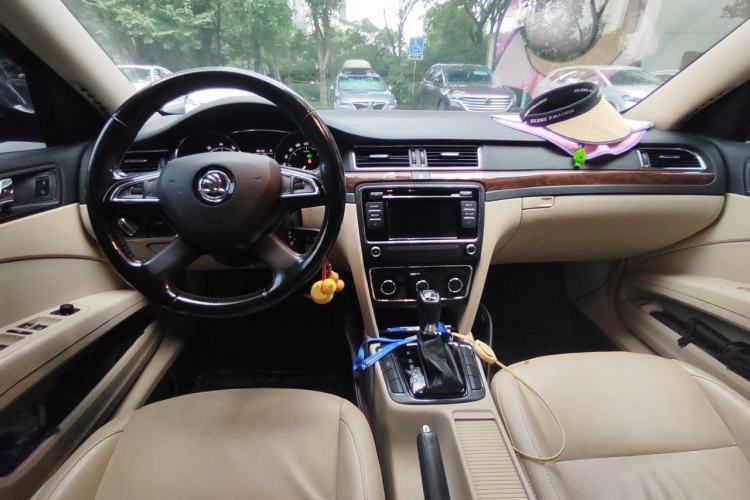 Used Skoda Superb 2013 1.8TSI Automatic MingShi Edition Center Console
