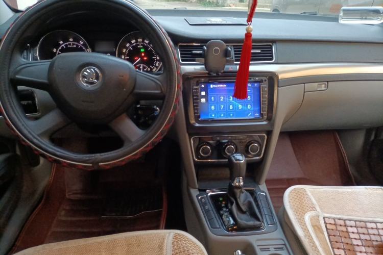 Used Skoda Superb 2013 1.4TSI DSG Sport Edition Center Console