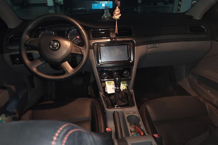 Used Skoda Superb 2013 1.4TSI DSG Sport Edition Center Console