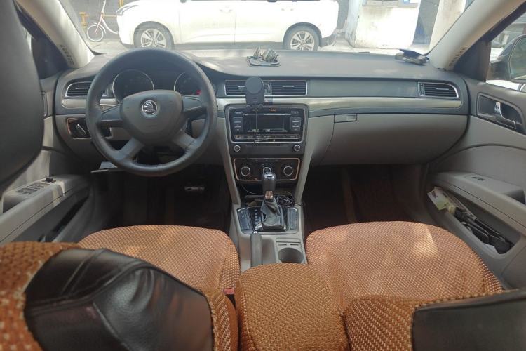 Used Skoda Superb 2013 1.4TSI DSG Sport Edition Center Console