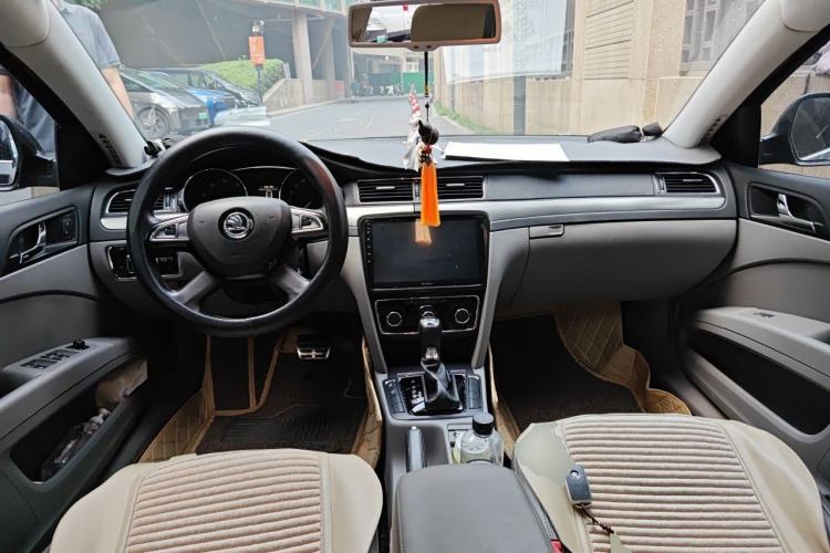 Used Skoda Superb 2013 1.8TSI Automatic MingShi Edition Center Console