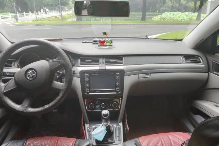 Used Skoda Superb 2013 1.4TSI Manual Shengshi Edition Center Console