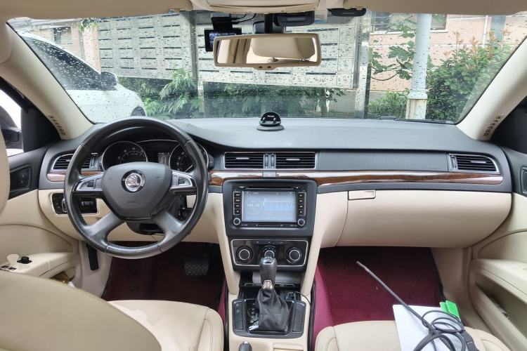 Used Skoda Superb 2013 1.4 TSI DSG Prestige Edition Center Console