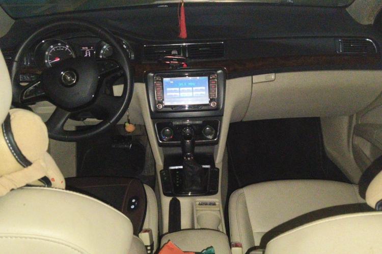 Used Skoda Superb 2013 1.8TSI Automatic MingShi Edition Center Console