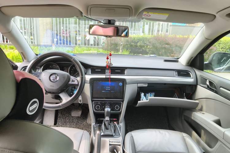 Used Skoda Superb 2013 1.8TSI Automatic MingShi Edition Center Console