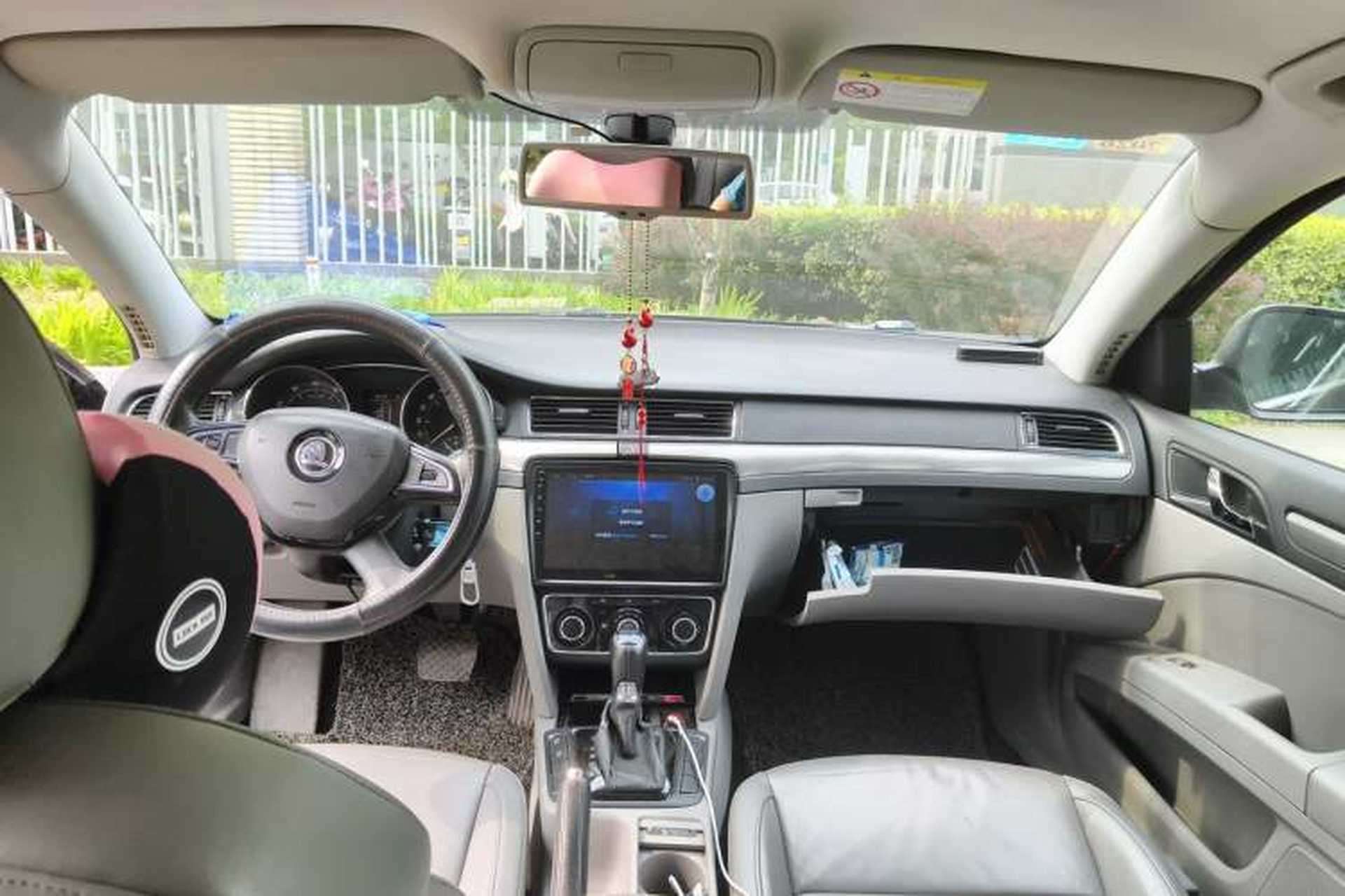 Used Skoda Superb 2013 1.8TSI Automatic MingShi Edition Center Console