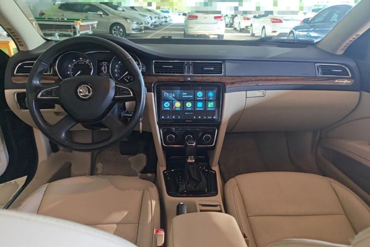 Used Skoda Superb 2013 1.4 TSI DSG Prestige Edition Center Console