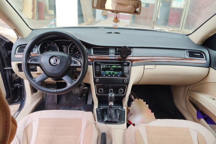 Used Skoda Superb 2013 1.8TSI Automatic MingShi Edition Center Console