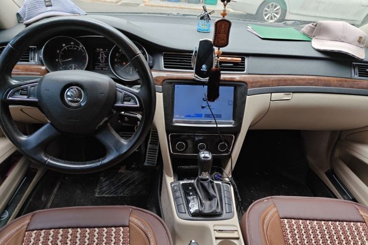 Used Skoda Superb 2013 1.8TSI Automatic MingShi Edition Center Console
