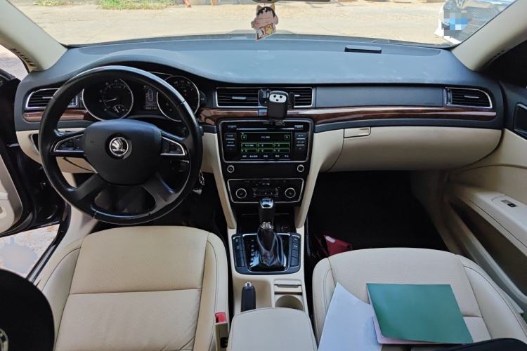 Used Skoda Superb 2013 1.8TSI Automatic Yashi Edition Center Console