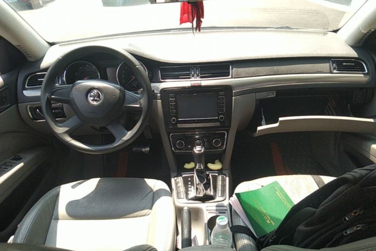 Used Skoda Superb 2013 1.4TSI DSG Sport Edition Center Console