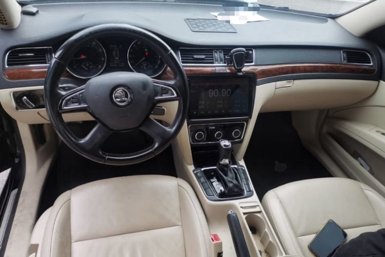 Used Skoda Superb 2013 1.8TSI Automatic MingShi Edition Center Console