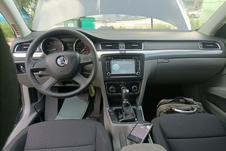 Used Skoda Superb 2013 1.4TSI DSG Sport Edition Center Console