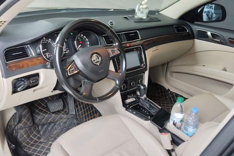 Used Skoda Superb 2013 1.8TSI Automatic MingShi Edition Center Console
