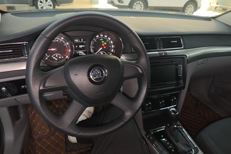 Used Skoda Superb 2013 1.4TSI DSG Sport Edition Center Console