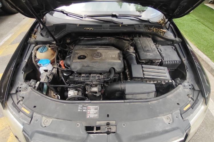 Used Skoda Superb 2013 1.8TSI Automatic MingShi Edition Engine Bay