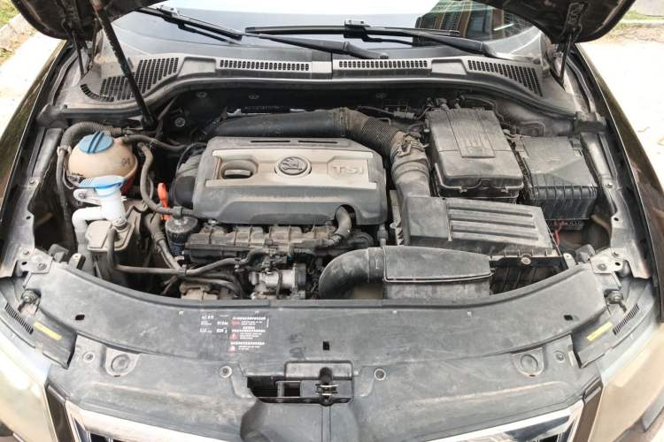 Used Skoda Superb 2013 1.8TSI Automatic MingShi Edition Engine Bay