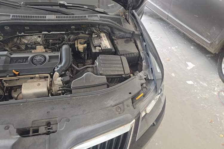 Used Skoda Superb 2013 1.4TSI DSG Sport Edition Engine Bay Left