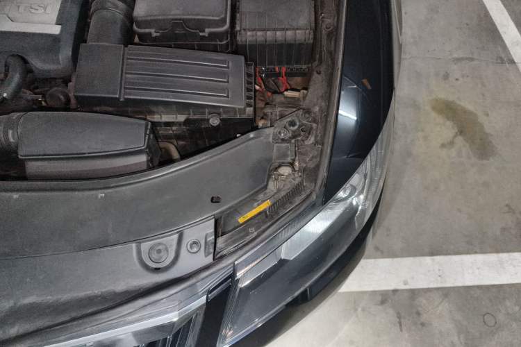 Used Skoda Superb 2013 1.8TSI Automatic Yashi Edition Engine Bay Left